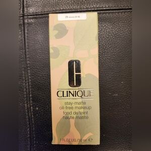 Clinique Stay-Matte Oil-Free Makeup Foundation In 29 Sienna